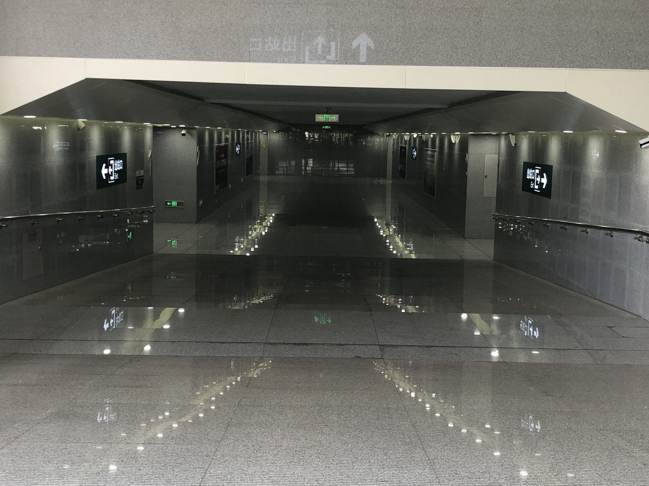 玉林北站广告位实景