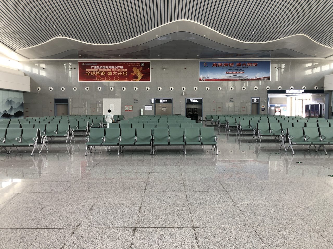 玉林北站候车厅全景