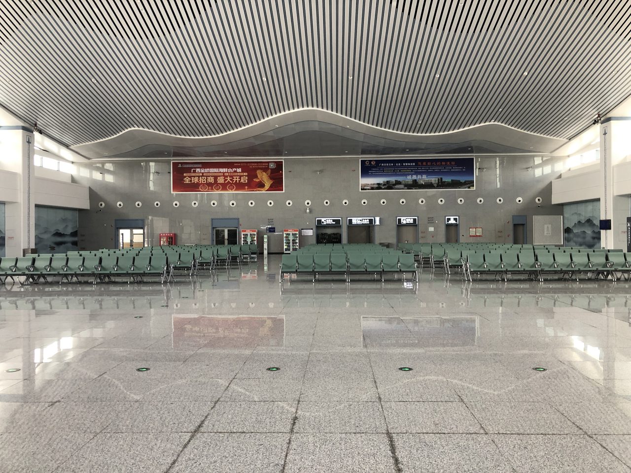 玉林北站候车厅全景