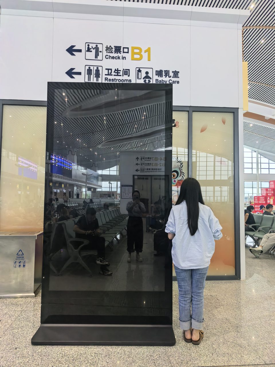 玉林北站刷屏机阵列实景