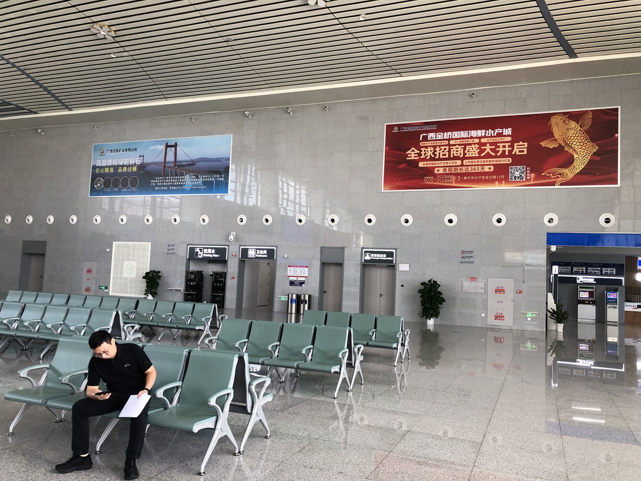 玉林北站广告位实景